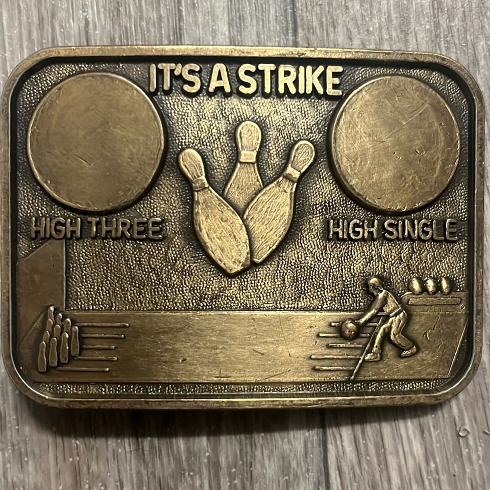 Vintage it’s a strike belt buckle